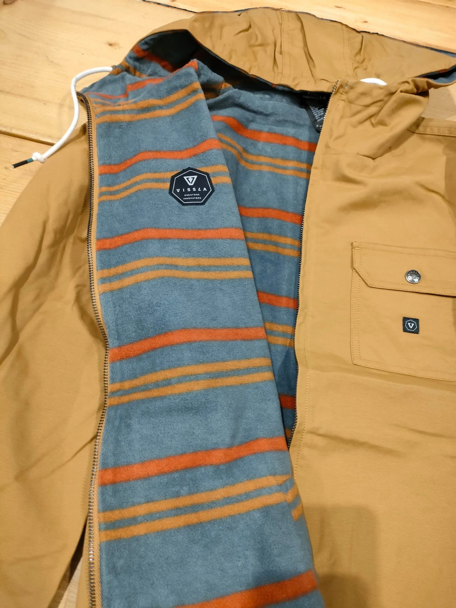 VISSLA BREAKERS III REVERSIBLE JACKET - Image 3